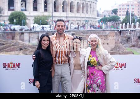 Rome, Italie. 02nd mars 2023. Zachary Levi, Lucy Liu, Helen Mirren et Rachel Zegler assistent à la séance photo du film « Hazam! Fureur des Dieux au Palazzo Manfredi à Rome (photo de Matteo Nardone/Pacific Press) Credit: Pacific Press Media production Corp./Alay Live News Banque D'Images