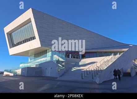 Le bâtiment emblématique du musée de Liverpool, Mann Island, Pier Head, conçu par les architectes 3XN et les ingénieurs Buro Happold et construit par Galliford Try Banque D'Images