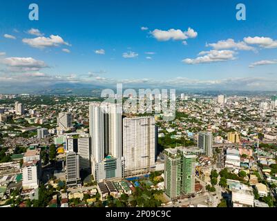 Vue de dessus de Manille est la capitale des Philippines, avec des bâtiments modernes et des gratte-ciels. Banque D'Images