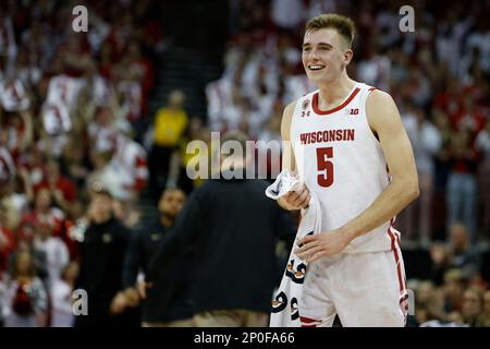 Madison, WI, États-Unis. 2nd mars 2023. Wisconsin Badgers avance Tyler Wahl (5) pendant le match de basket-ball NCAA entre les Pudue Boilermakers et les Wisconsin Badgers au Kohl Center de Madison, WISCONSIN. Darren Lee/CSM/Alamy Live News Banque D'Images