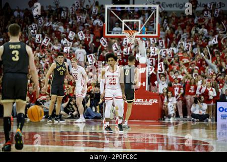 Madison, WI, États-Unis. 2nd mars 2023. Les Badgers du Wisconsin gardent Chucky Hepburn (23) pendant le match de basket-ball NCAA entre les Boilermakers Purdue et les Badgers du Wisconsin au centre Kohl de Madison, WISCONSIN. Darren Lee/CSM/Alamy Live News Banque D'Images