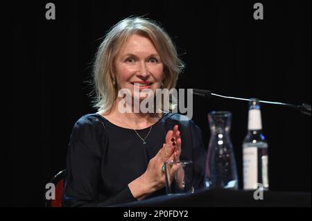 Cologne, Allemagne. 02nd mars 2023. L'actrice Therese Hämer lit au lit.Cologne, le festival international de la littérature crédit: Horst Galuschka/dpa/Horst Galuschka dpa/Alay Live News Banque D'Images