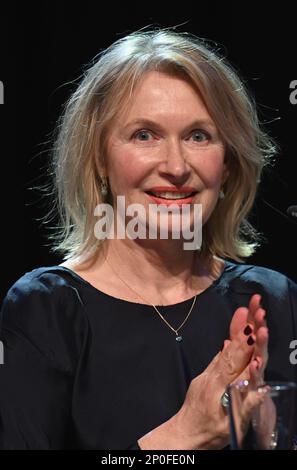 Cologne, Allemagne. 02nd mars 2023. L'actrice Therese Hämer lit au lit.Cologne, le festival international de la littérature crédit: Horst Galuschka/dpa/Horst Galuschka dpa/Alay Live News Banque D'Images