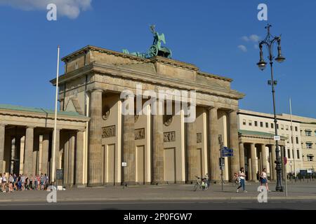 Porte de Brandebourg, Platz des 18. Maerz, Mitte, Berlin, Allemagne Banque D'Images