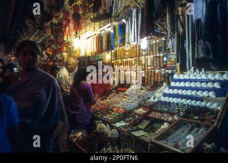 Boutiques dans le couloir du temple de Ramanathaswamy, Rameswaram, Tamil Nadu, Inde Banque D'Images