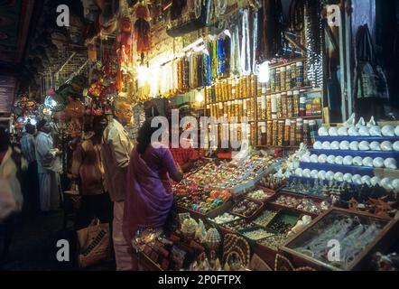 Boutiques dans le couloir du temple de Ramanathaswamy, Rameswaram, Tamil Nadu, Inde Banque D'Images