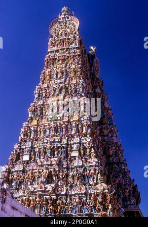 La plus grande tour sud de 170 pieds du temple Meenakshi Amman à Madurai, Tamil Nadu, Inde du Sud, Inde, Asie Banque D'Images