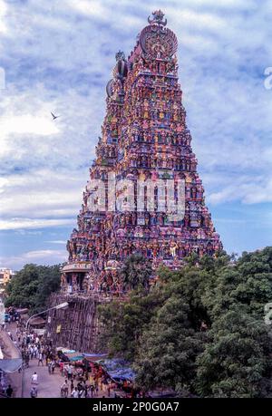 La plus grande tour sud de 170 pieds du temple Meenakshi Amman à Madurai, Tamil Nadu, Inde du Sud, Inde, Asie Banque D'Images