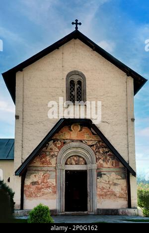 Entrée au monastère de Moraca au Monténégro Banque D'Images