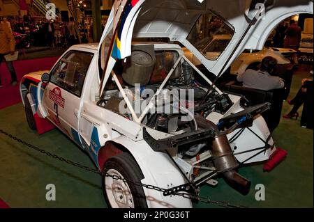 Rallye Peugeot 205 T16, rallye voiture, Rally San Remo, quatre roues motrices, gros échappement, grand tuyau d'échappement Banque D'Images