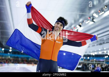 Heerenveen, pays-Bas. 2nd mars 2023. Patrick Roest, des pays-Bas, célèbre après le 5000m masculin le jour 1 des Championnats du monde de patinage de vitesse de l'UIP à Heerenveen, aux pays-Bas, en 2 mars 2023. Credit: Zheng Huansong/Xinhua/Alay Live News Banque D'Images
