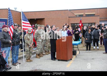 Arlington Heights, Illinois, le maire Tom Hayes accueille la maison de 485th Engineer Company après un déploiement de neuf mois au Koweït. Banque D'Images