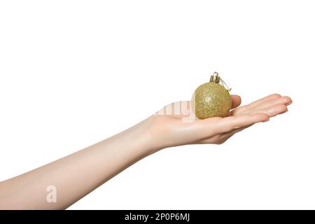 Boule dorée, boule de noël dans la main d'une femme Banque D'Images