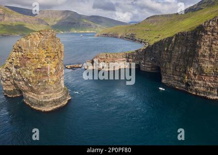 Îles Féroé littoral spectaculaire vu de l'hélicoptère. Vagar et salon Banque D'Images