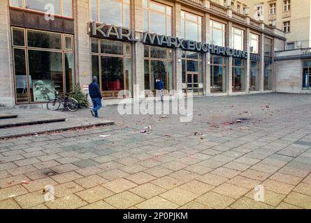 Berlin, Allemagne. L'ancien Karl Marx Buchhandlung a malheureusement fait faillite, en raison du déclin structurel des ventes de livres émises par la numérisation et l'Internet. La librairie autrefois célèbre avait un rôle dans le DDR / Stasi Movie: 'Das Leben der anderen', sur la surveillance d'état des citoyens créatifs. Banque D'Images