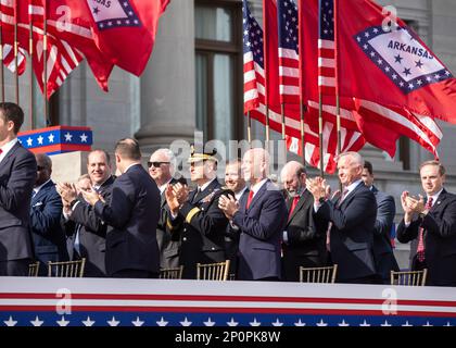 La bande militaire de 106th a joué à l'inauguration du gouverneur de l'État de l'Arkansas en 47th sur les marches du capitole de l'État à Little Rock, Arkansas, 10 janvier 2023. La gouverneure Sarah Huckabee Sanders a prononcé son discours inaugural après avoir prêté serment et être devenue la première femme gouverneur de l'Arkansas. Banque D'Images