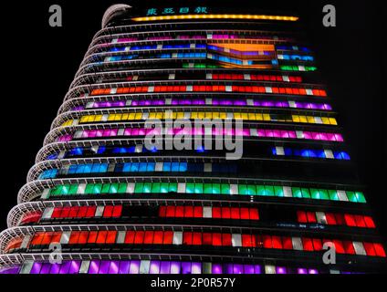 Séoul, Corée du Sud - 2019 mai : Dong-A Media Center, bâtiment HE, couleurs de l'installation de Buren à Gwanghwamun Banque D'Images