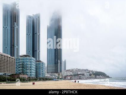 Busan, Corée du Sud - Mai 2019: LCT, un grand bâtiment sur la plage, est un point de repère de Haeundae Banque D'Images