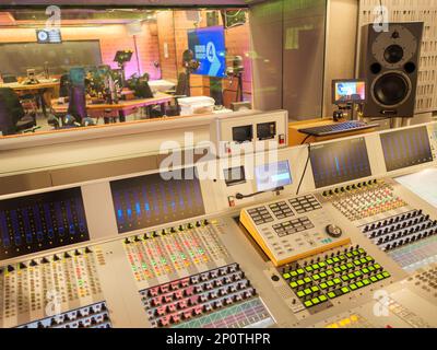 BBC radio studio de radiodiffusion à Broadcasting House, Londres, Royaume-Uni Banque D'Images