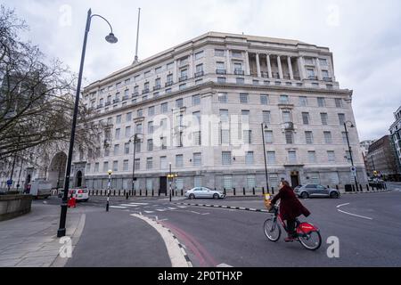 Londres, Royaume-Uni. 3 mars 2023. Vue sur le siège de Thames House de MI5 . MI5 agences et services de renseignement ont été critiqués après une enquête officielle, une « opportunité significative » a été manquée pour arrêter le bombardement de Manchester Arena par Salman Abedi le 22 mai 2017, où vingt-trois personnes ont été tuées, y compris l'attaquant, et 1 017 ont été injuredCredit: amer ghazzal/Alamy Live News Banque D'Images