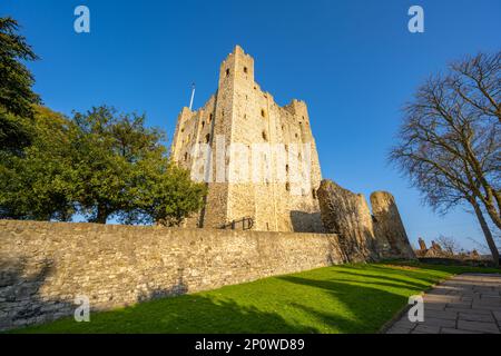 Le château de Rochester, un jour de printemps ensoleillé Banque D'Images