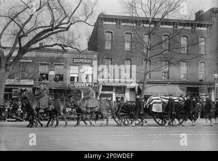 Funérailles de l'amiral George Dewey, U.S. Navy - procession funéraire sur Pennsylvania Avenue, 20 janvier 1917. Banque D'Images