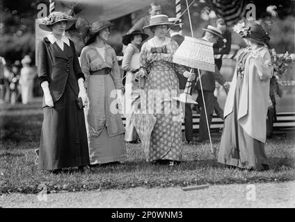 Friendship Charity Fete - Mme Emerson; Mlle Duryea; Marian Crawford; Mary C. McCauley, 1913. Banque D'Images