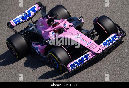 Esteban Ocon d'Alpine pendant la journée d'entraînement du Grand Prix de Bahreïn au circuit international de Bahreïn, Sakhir. Date de la photo: Vendredi 3 mars 2023. Banque D'Images