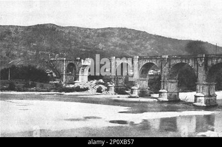 'Les Italiens a Gorizia; le pont du chemin de fer sur l'Isonzo, dont une arche fut coupée par les Autrichiens, le 8 aout', 1916. De "Collection de la guerre IV L'Illustration Tomé CXLVIII. La guerre Juillet, Aout, septembre, octobre, novembre, Décembre 1916". Banque D'Images