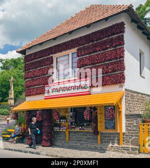Village de Tihany, sur les rives du lac Balaton, péninsule de Tihany, Hongrie. Boutique spécialisée dans la vente de poivrons et de paprika. Banque D'Images