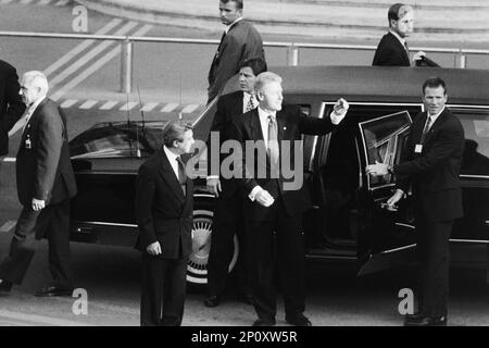 Archives 90ies : Sommet G7, arrivée des chefs d'État, Bill Clinton, Président américain, Lyon, France, 1996 Banque D'Images