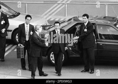 Archives 90ies : Sommet G7, arrivée des chefs d'Etat, Ryūtarō Hashimoto, Premier japonais, Lyon, France, 1996 Banque D'Images