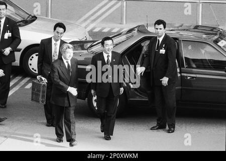 Archives 90ies : Sommet G7, arrivée des chefs d'Etat, Ryūtarō Hashimoto, Premier japonais, Lyon, France, 1996 Banque D'Images