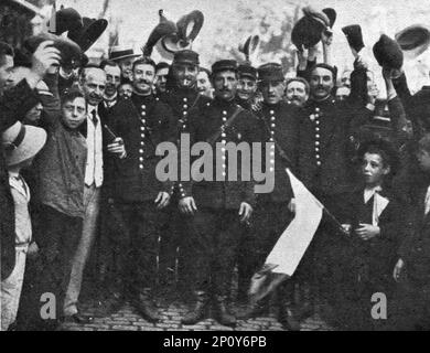 ''l'aide française a la Belgique; le 7 aout, un corps de cavalerie francaise entrait en Belgique', 1914. De "l'Album de la guerre 1914-1919, Volume I" [l'Illustration, Paris, 1924]. Banque D'Images