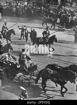 ''le Président de la République en Russie; A Saint-Petersbourg, 21 juillet', 1914. De "l'Album de la guerre 1914-1919, Volume I" [l'Illustration, Paris, 1924]. Banque D'Images