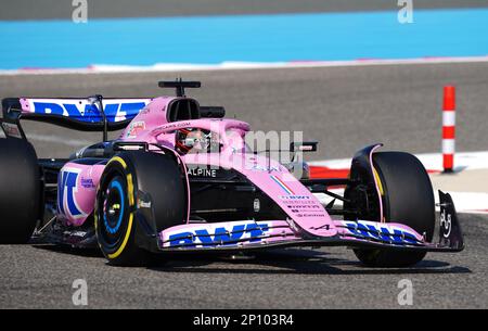 Esteban Ocon d'Alpine pendant la journée d'entraînement du Grand Prix de Bahreïn au circuit international de Bahreïn, Sakhir. Date de la photo: Vendredi 3 mars 2023. Banque D'Images