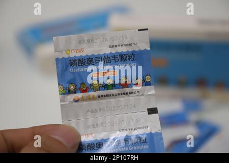 YICHANG, CHINE - 3 MARS 2023 - granules de phosphate d'Oseltamivir, Yichang, Hubei, Chine, 3 mars, 2023. Banque D'Images