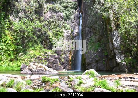 cascade de pincaes, parc national de penada geres, portugal Banque D'Images