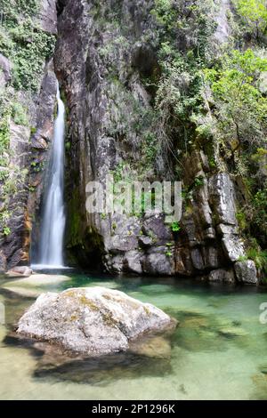 cascade de pincaes, parc national de penada geres, portugal Banque D'Images