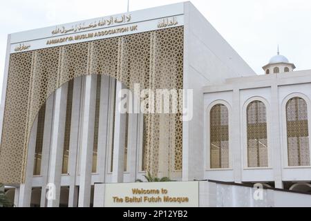 Londres, Royaume-Uni, 3rd mars 2023. Vue générale sur la mosquée Baitul Futuh. La plus grande mosquée de Grande-Bretagne et l'un des plus grands complexes de mosquées d'Europe rouvrent officiellement ce week-end après qu'un incendie en 2015 a détruit de grandes parties du site. Le projet de réaménagement de 20 millions de livres a été financé par la Communauté musulmane Ahmadiyya. Crédit : Katie Collins/Alay Live News Banque D'Images