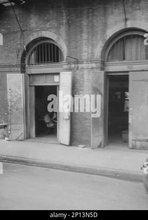 Absinthe House entrée, la Nouvelle-Orléans, entre 1920 et 1926. Banque D'Images