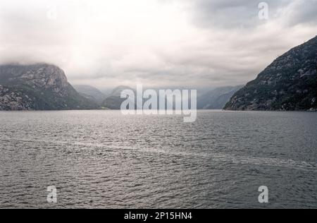 Vue panoramique à Lysefjord, près de Stavanger, Norvège. Destination de voyage au nord de l'Europe Banque D'Images