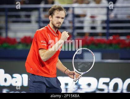 Dubaï, Émirats arabes Unis, 3rd mars 2023. Daniil Medvedev, joueur de tennis russe, célèbre le vendredi 3 mars 2023 au tournoi des Championnats de tennis duty Free de Dubaï au Dubai Duty Free tennis Stadium. © Juergen Hasenkopf / Alay Live News Banque D'Images