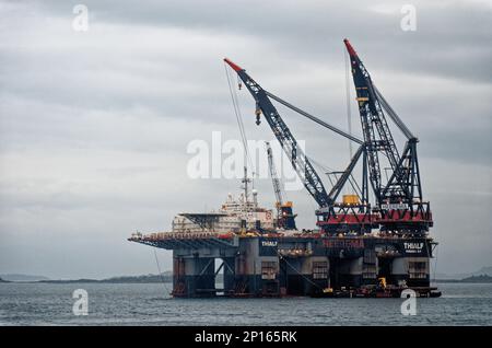 Thialf - le plus grand navire de construction en eau profonde du monde ancré au large de la côte de Stavanger - Norvège Banque D'Images