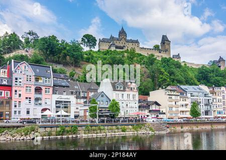 Altena : rivière Lenne, château de Burg Altena, vieille ville de Sauerland, Nordrhein-Westfalen, Rhénanie-du-Nord-Westphalie, Allemagne Banque D'Images