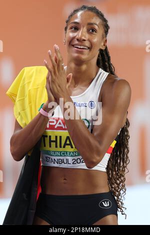 Istanbul, Turquie. 03rd mars 2023. Athlétisme/Hall: Championnats d'Europe, Pentathlon féminin, Nafissatou Thiam de Belgique applaudit après la victoire. Credit: Oliver Weiken/dpa/Alay Live News Banque D'Images