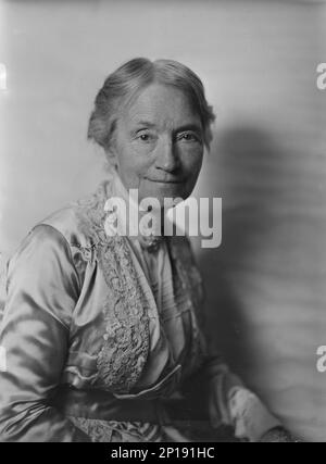 Femme non identifiée, photographie de portrait, entre 1911 et 1942. Banque D'Images