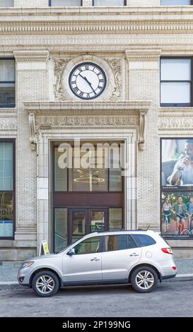 Centre-ville de Pittsburgh : Allegheny Apartments, l'ancien bâtiment de bureau Frick Building Annex, est un gratte-ciel en acier recouvert de terre cuite. Banque D'Images