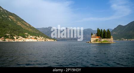 Sveti Đorđe Islet en face de Perast vu de notre Dame des rochers, Monténégro Banque D'Images