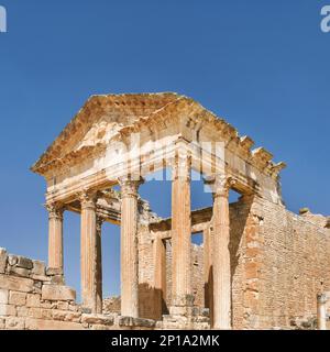 Ruines de Dougga ou Thugga ou TBGG. Site archéologique de Berber, Punic et colonie romaine en Tunisie. Patrimoine mondial de l'UNESCO. Banque D'Images